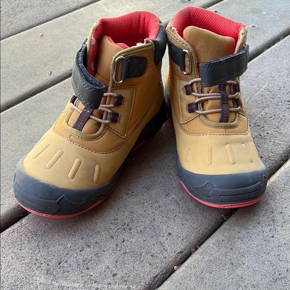 Stride Rite Tan and Black Boots Durable Outdoor Footwear